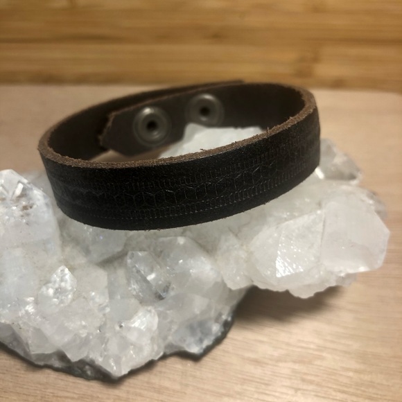 Embossed leather bracelet boho bohemian Harley western southwest natural nature - Picture 3 of 3
